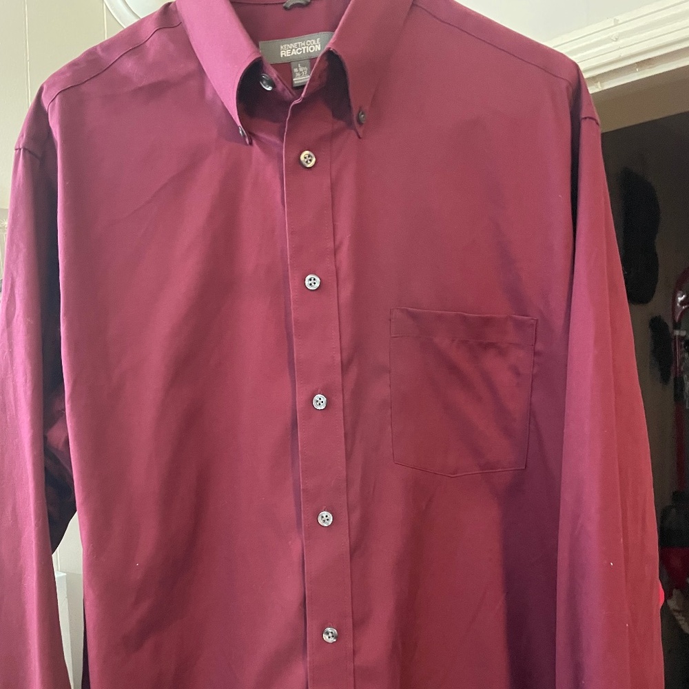 Kenneth Cole button up large